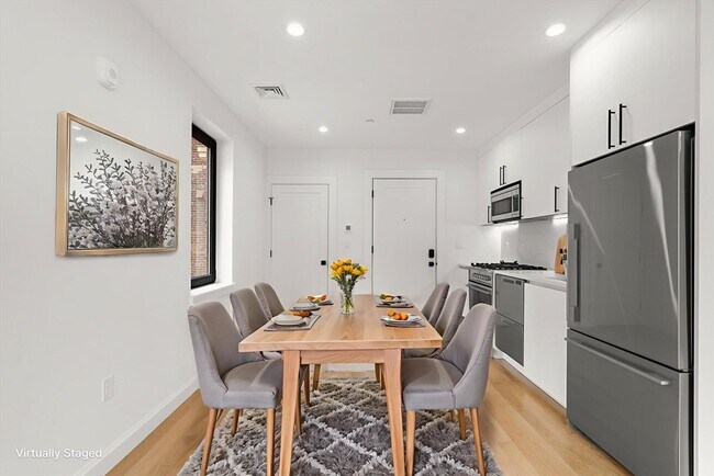 Foto del edificio - 1618 Beacon St