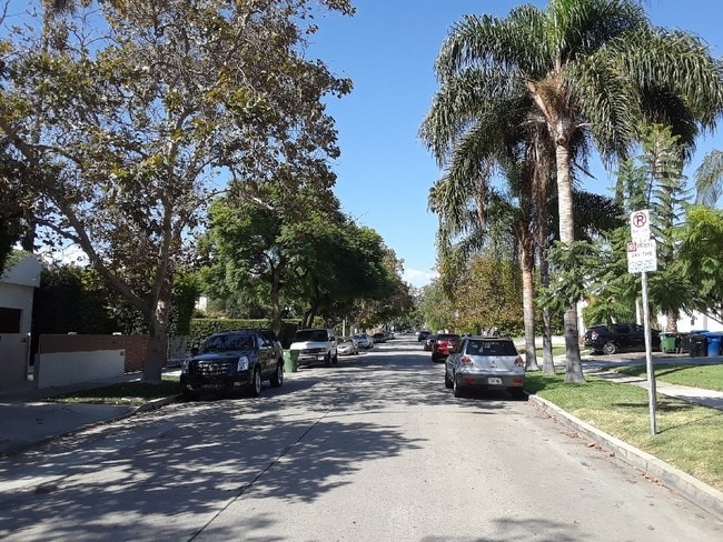 la jolla avenue - 618 N La Jolla Ave