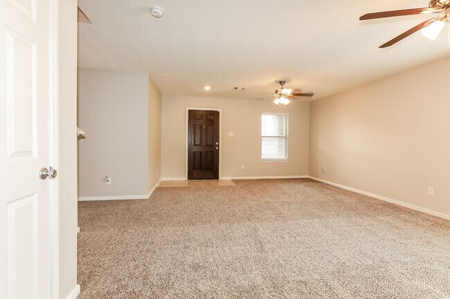 Foto del edificio - 14250 Persimmon Woods Dr