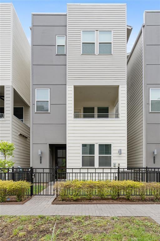 Building Photo - 2737 Clinton Dr