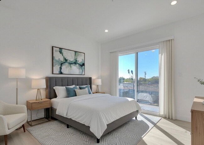 Foto del edificio - 5850 Vineland Ave