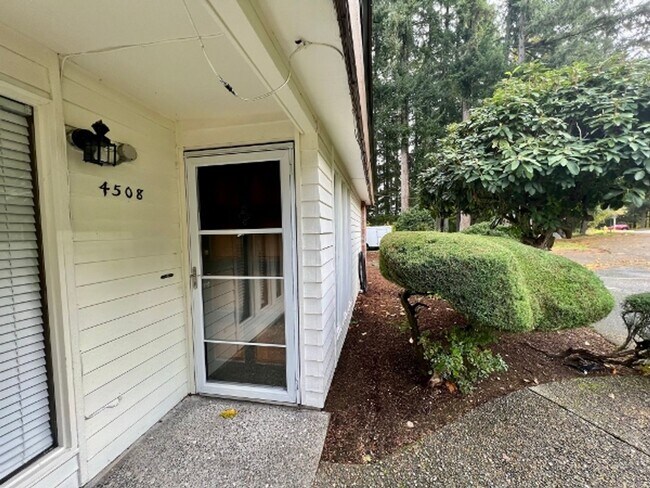 Foto del edificio - 2 BD Unit - Excellent Lacey Location