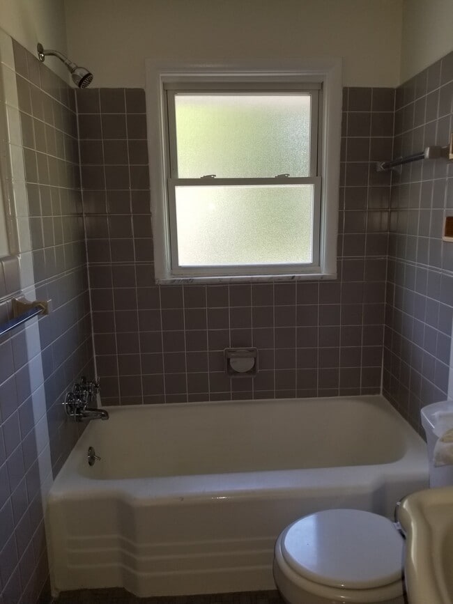 Bathroom - 415 N 7th St