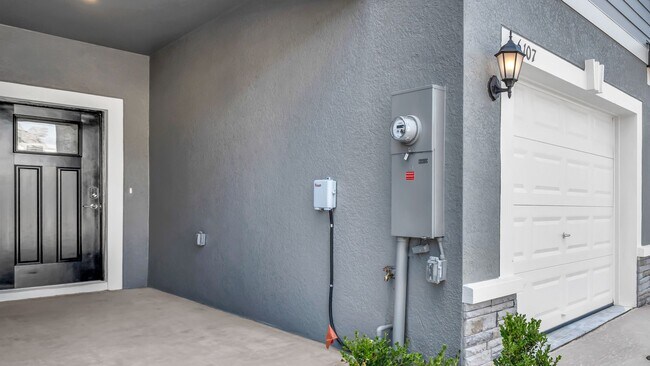 Building Photo - Brand NEW Beautiful 3/2.5 Townhouse