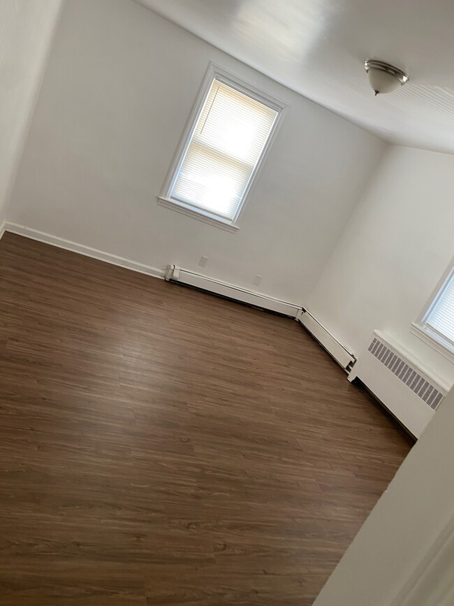 Bedroom 1 - 4844 Bingham St