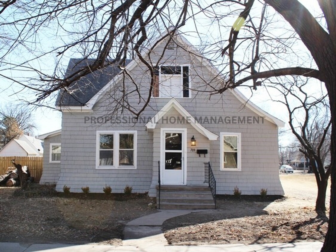 Foto principal - Charming 1.5-Story Home in Winfield – 3 Be...