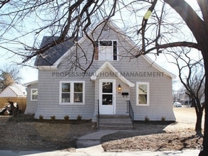 Building Photo - 709 E 9th Ave