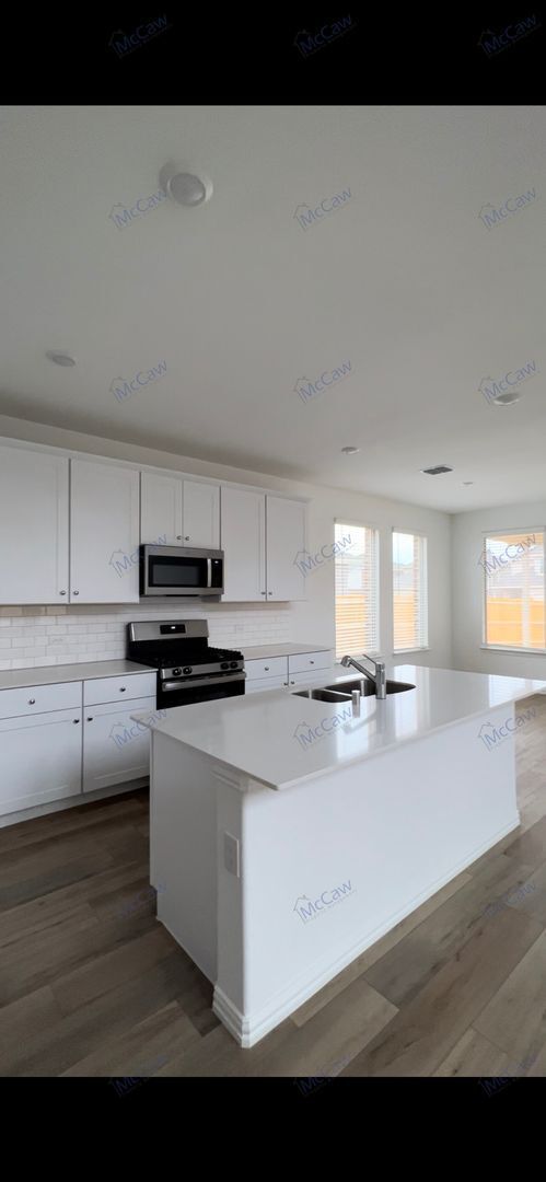 Foto del edificio - 10037 Little Tree Ln