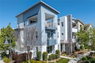 Building Photo - 101 Stage