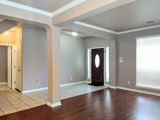 Building Photo - **APPLICATION RECEIVED** 4 bedroom 2.5 bat...