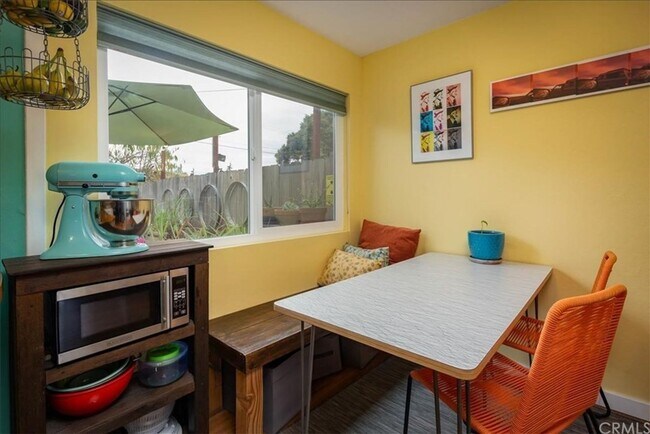 Foto del edificio - Nicely Updated Condo with Private Back Yard