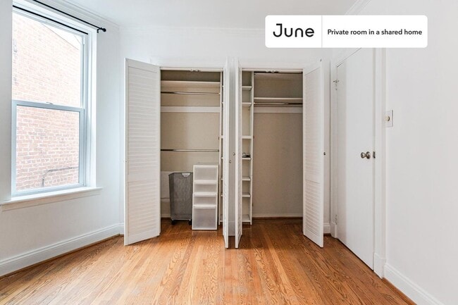 Building Photo - Room in Shared 3 bed/1 bath home