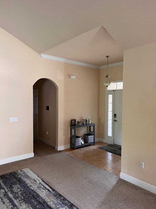 Building Photo - 650 Red Fern Rd