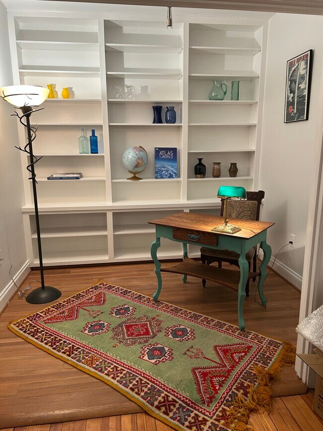 Den - 3100 Connecticut Ave NW