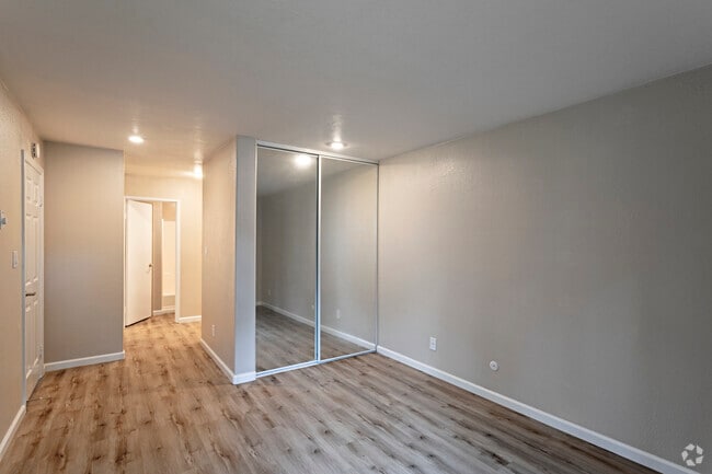 2HAB, 2BA - 1,050 FT² - Los Arboles Apartments