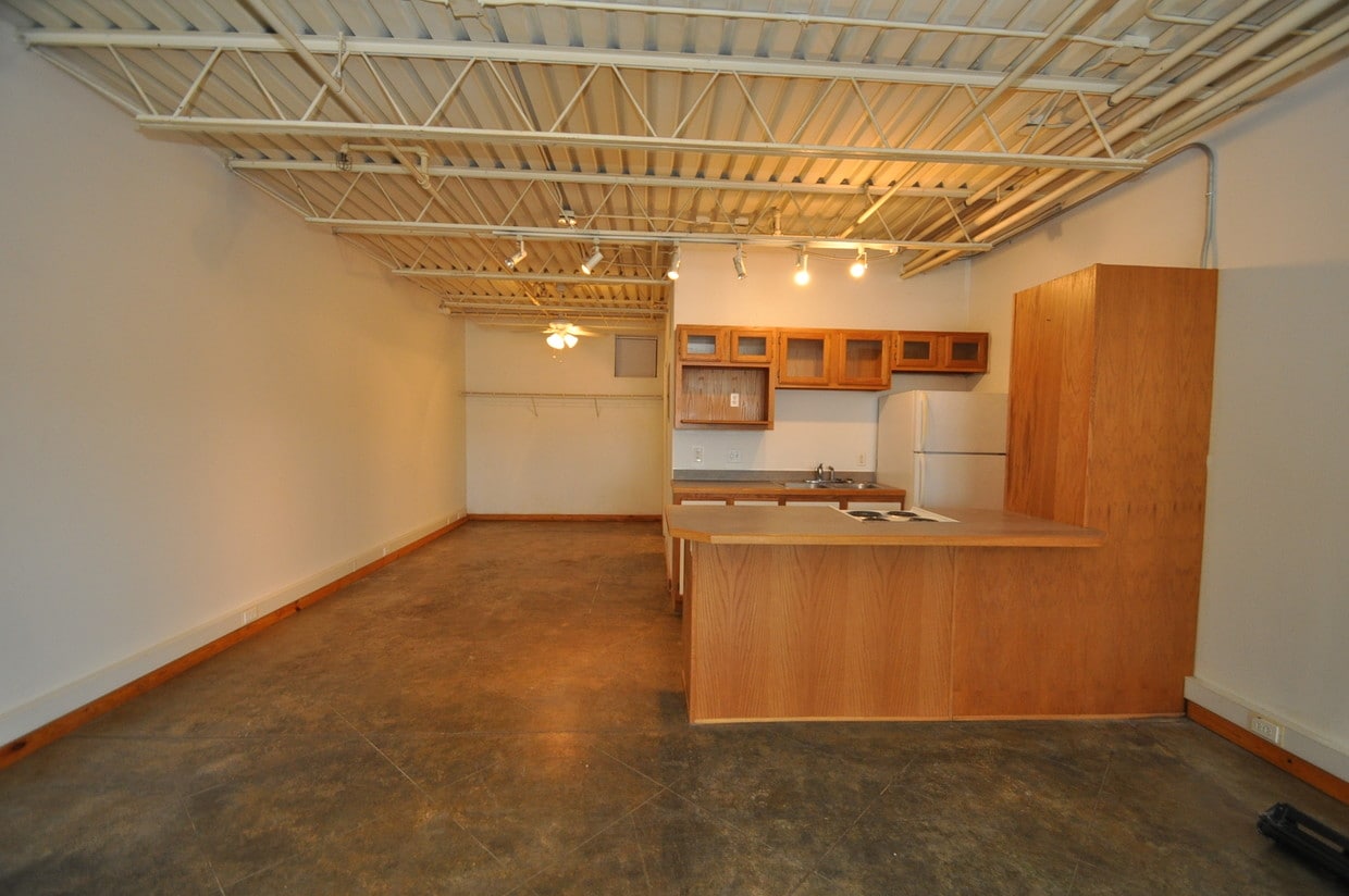 Building Photo - 1033 N Molly Ct
