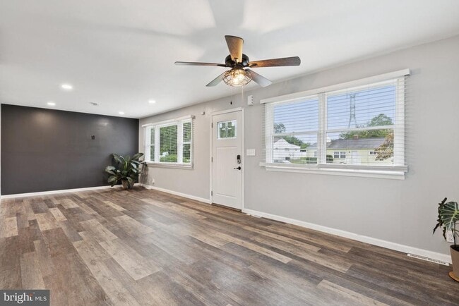 Building Photo - 12 Normandy Dr