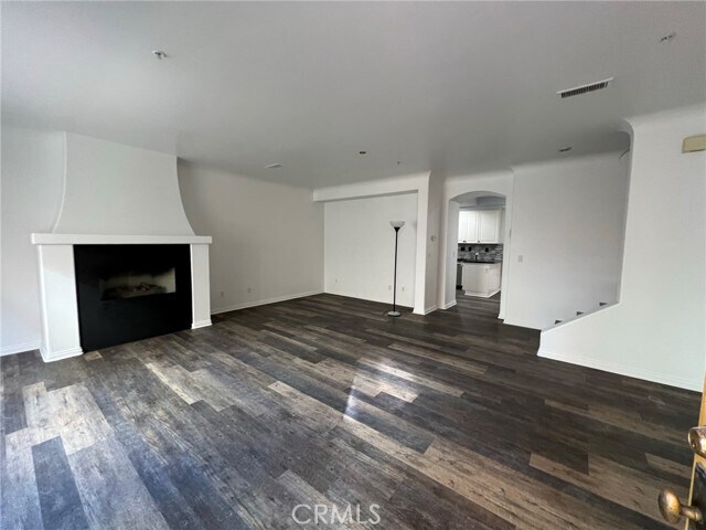 Building Photo - 360 5th St