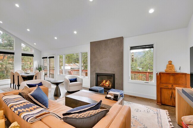 Foto del edificio - 28384 Kinnikinick Rd