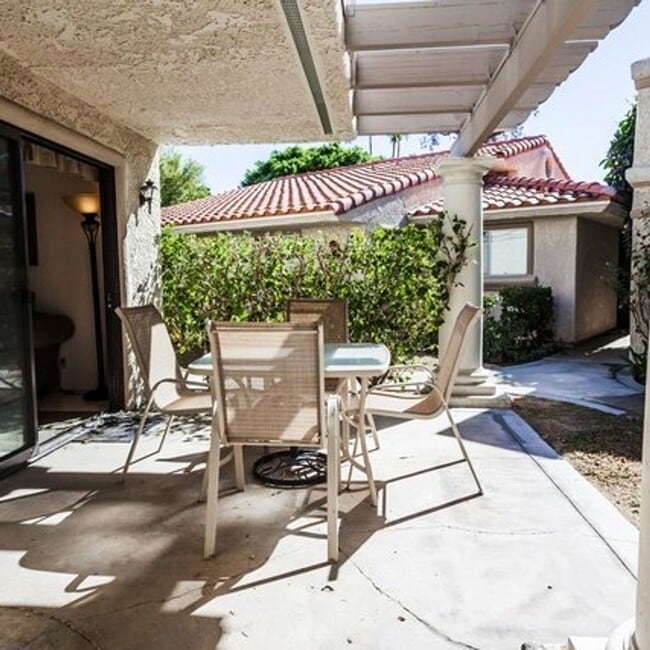 Foto del edificio - Stylish Palm Springs Oasis with Private Po...