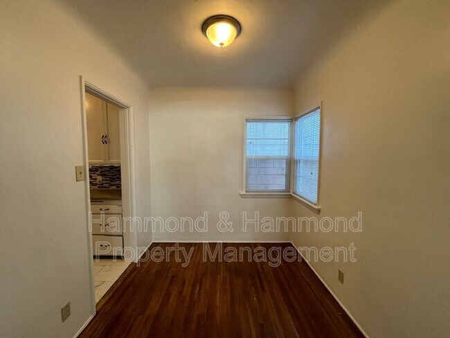 Foto del edificio - 12243 Magnolia Blvd