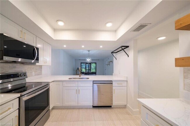 Building Photo - 17456 Silver Fox Dr