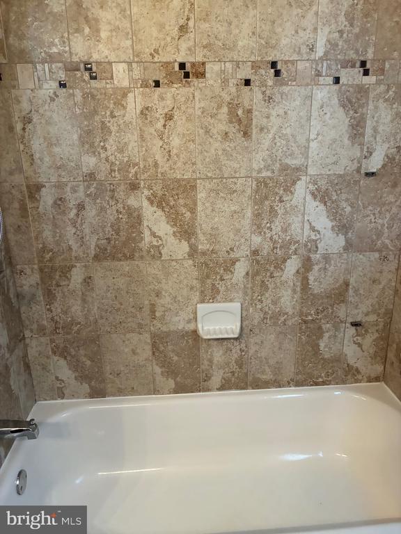 Foto del edificio - 83 Glenview Ln