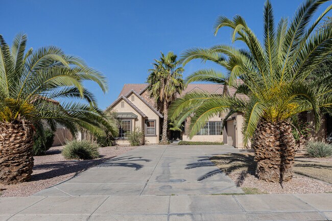 Building Photo - 12746 W Colter St