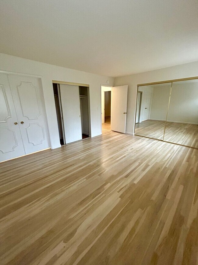 Building Photo - Well Maintained 4-Bedroom Single Story