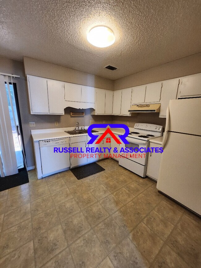 Building Photo - Alabaster Townhome