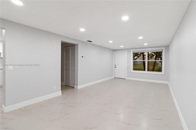 Foto del edificio - 7144 Southgate Blvd