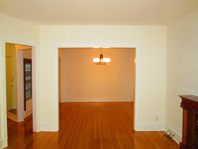 Building Photo - 1758 W Sunnyside Ave