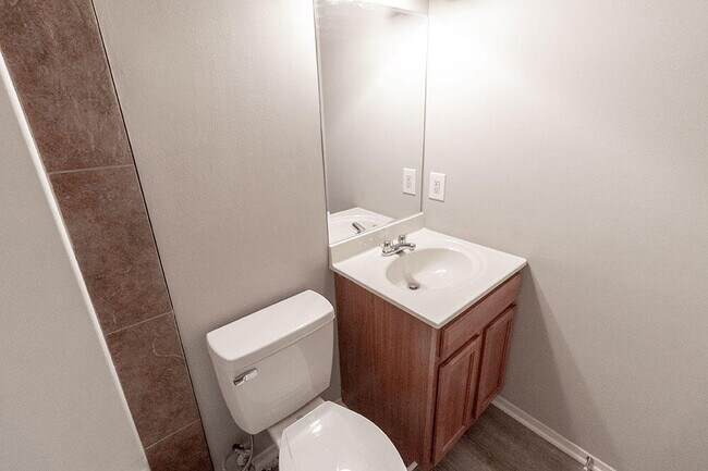 Foto del edificio - 212 Wheaton Ct