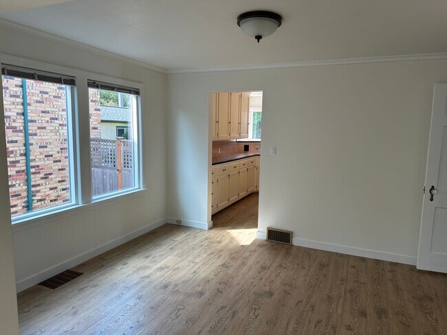 Foto del edificio - 4-bedroom, 2 bath Home in Ballard!