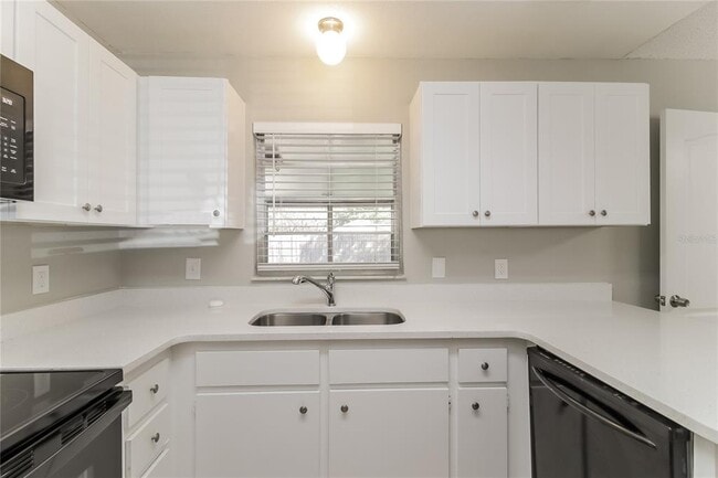 Building Photo - 3014 Windchime Cir W