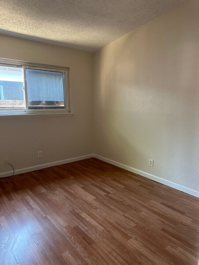 Foto del edificio - Charming 4 bedroom 2 bathroom!