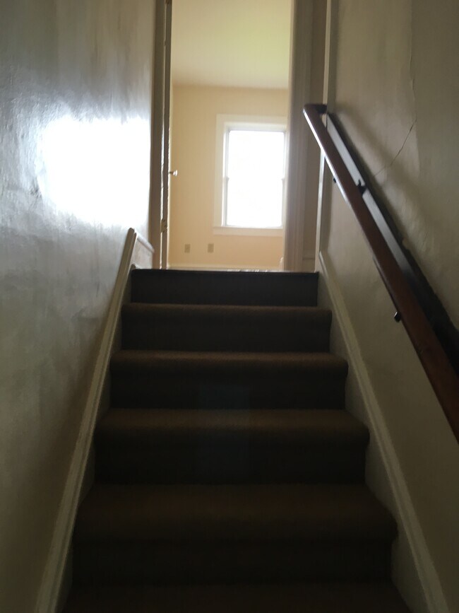 Entrada - 108 Bingham Ave