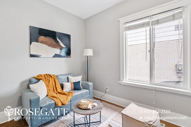 Photo du bâtiment - Renovated 5-Bedroom Family Home | 2 Baths ...
