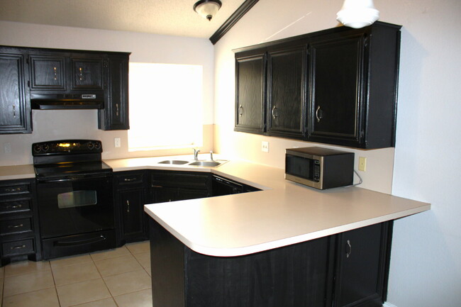 Foto del edificio - Spacious 2/2/1 Townhouse in Frenship ISD