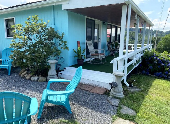 Foto del edificio - 1692 Falling Water Rd