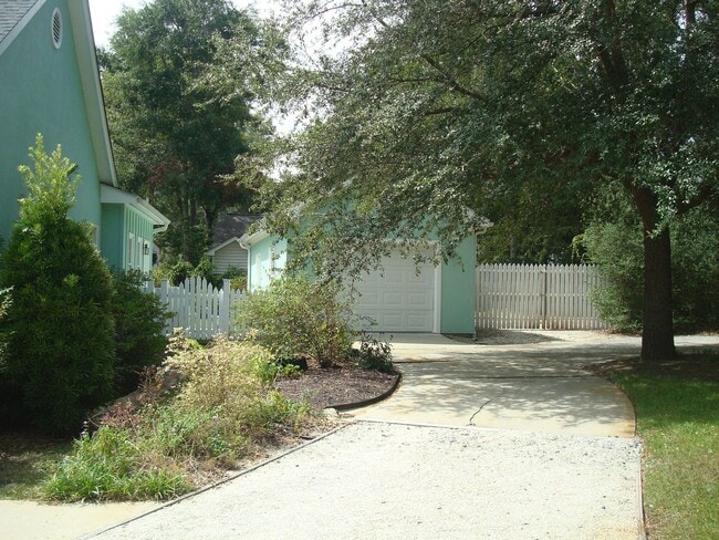 Building Photo - 24 Pilot House Pl