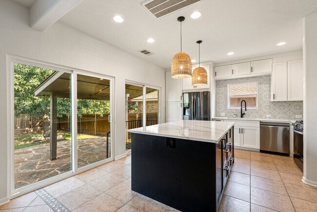 Foto del edificio - Beautiful 4 bedroom, 2.5 bathroom home in ...