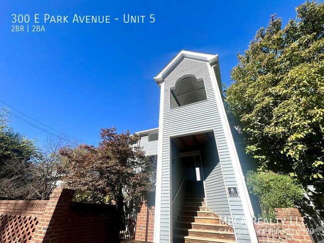 Photo - 300 E Park Ave Apartment