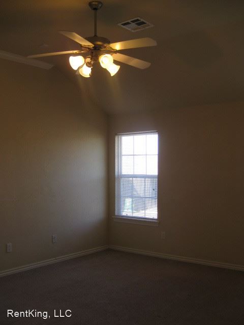 Building Photo - 4 br, 2 bath House - 905 Eagle Cliff Dr