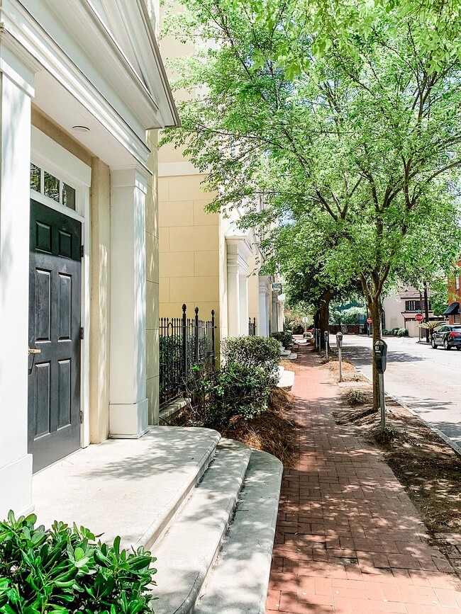 328 W Jones St, Savannah, GA 31401 - Townhome Rentals in Savannah GA ...