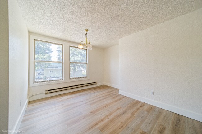 Building Photo - 725 2nd St