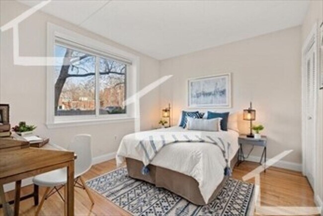Building Photo - Unique Coolidge Corner Condo for Rent