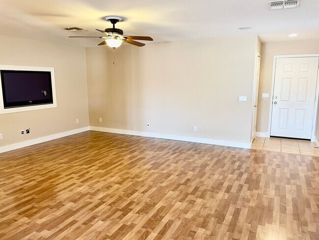 Foto del edificio - Beautiful Single Level Home In Rancho El D...