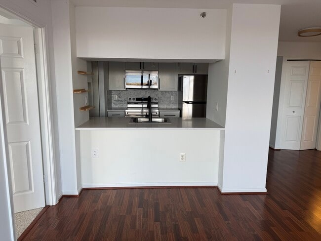 Photo - 10101 Grosvenor Pl Apartment