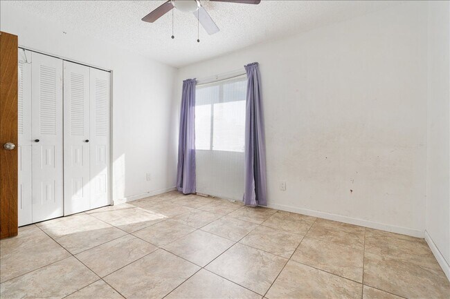 Building Photo - 1433 SE North Balcourt Ct
